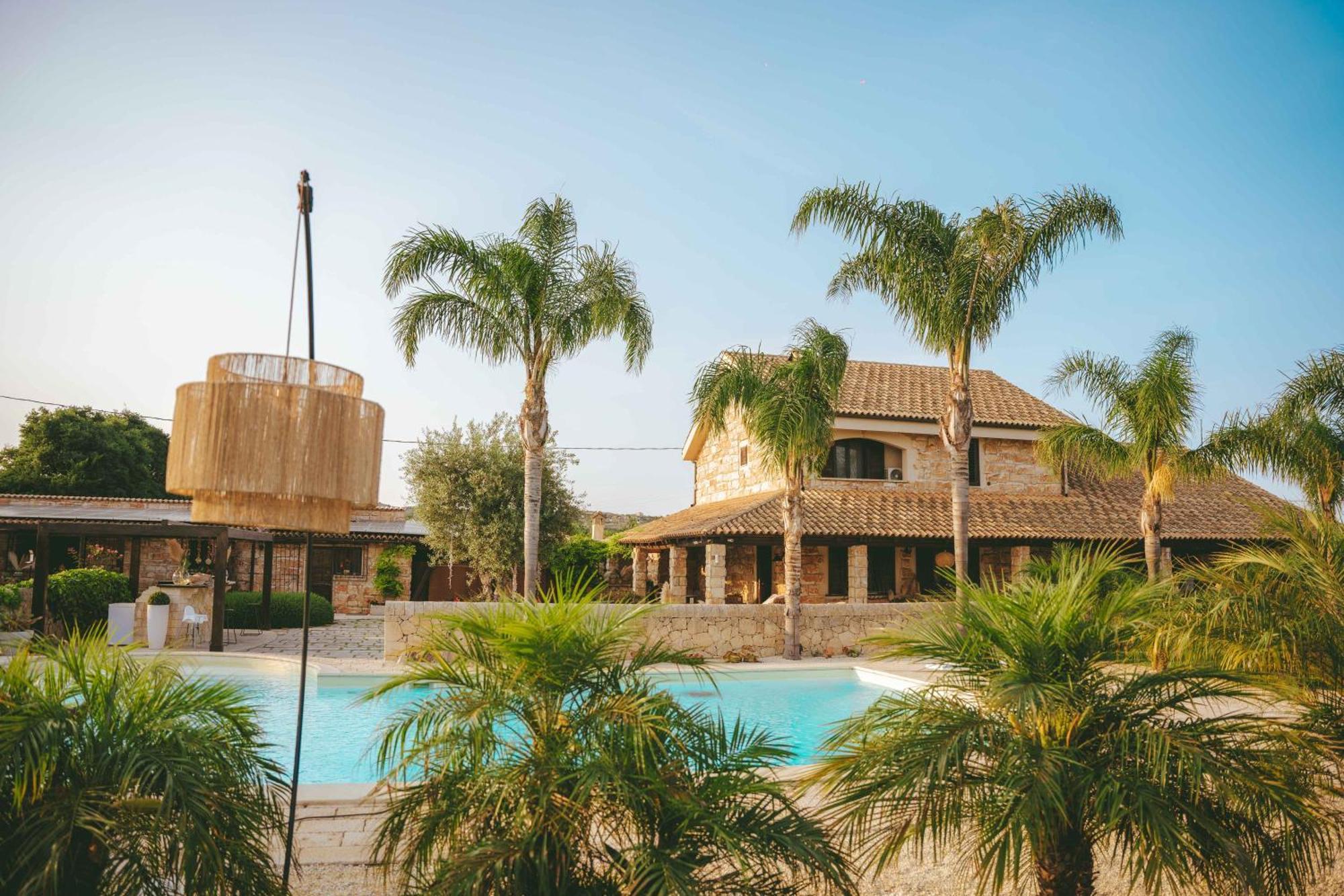 Mythos Holidays & Events Syracuse Bagian luar foto