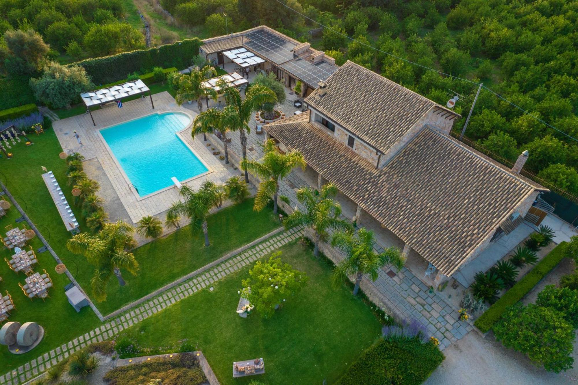 Mythos Holidays & Events Syracuse Bagian luar foto