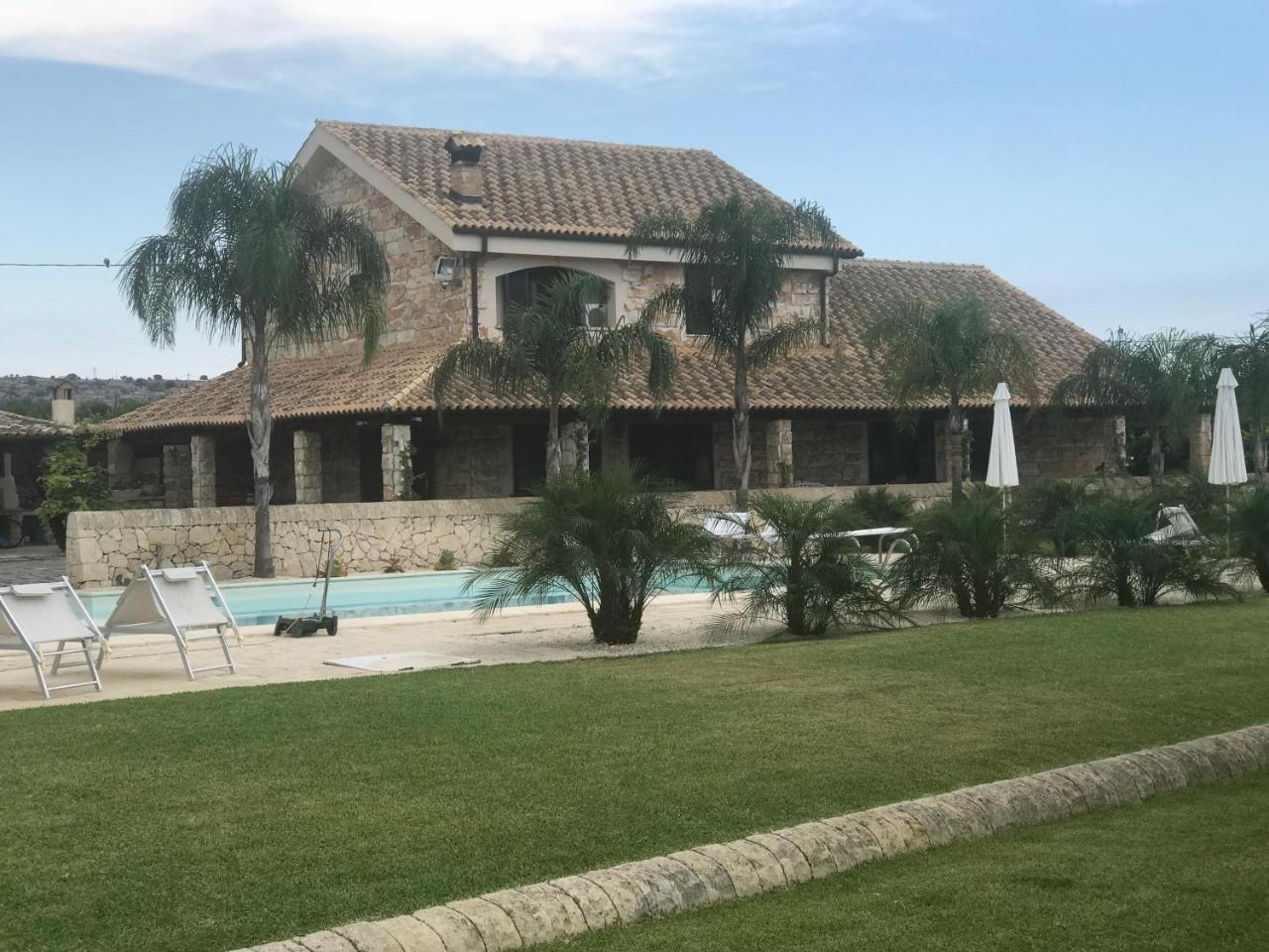 Mythos Holidays & Events Syracuse Bagian luar foto