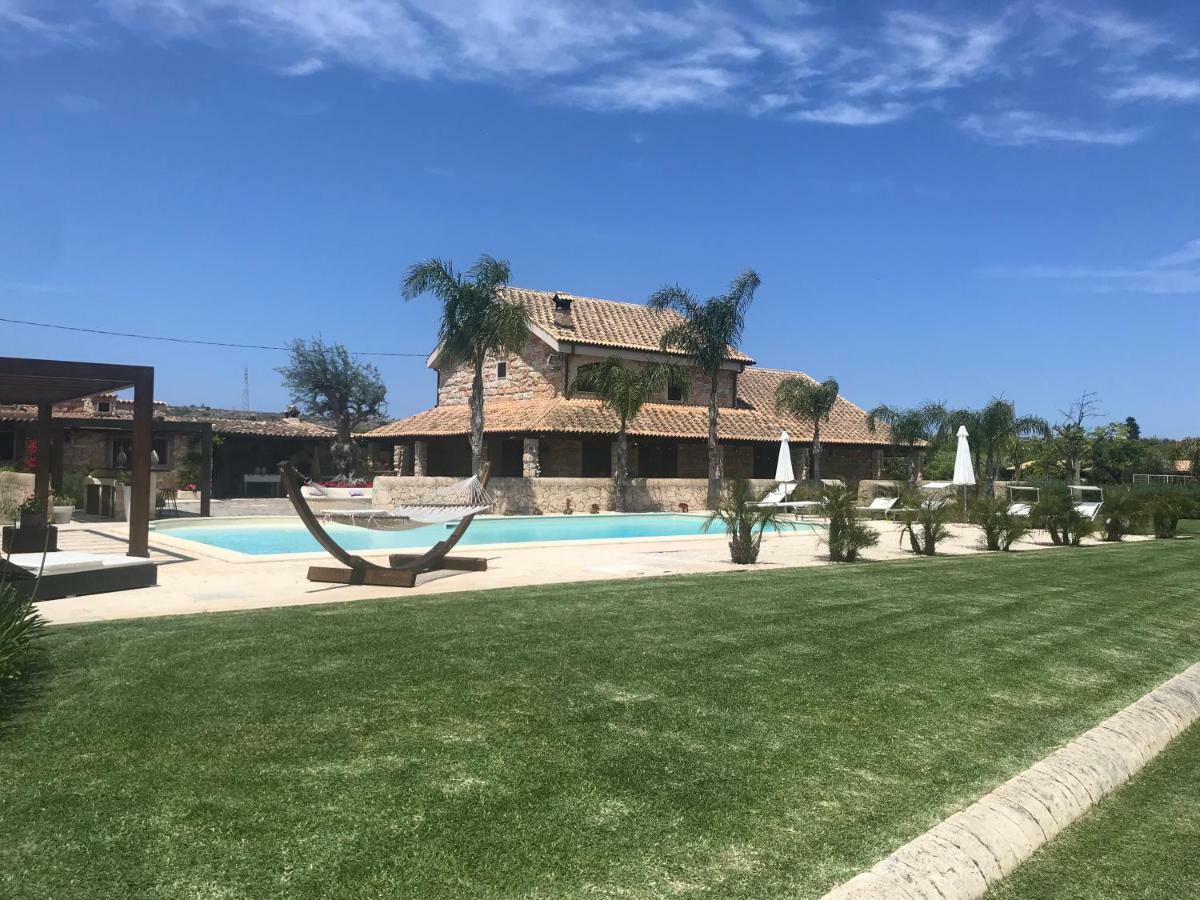 Mythos Holidays & Events Syracuse Bagian luar foto